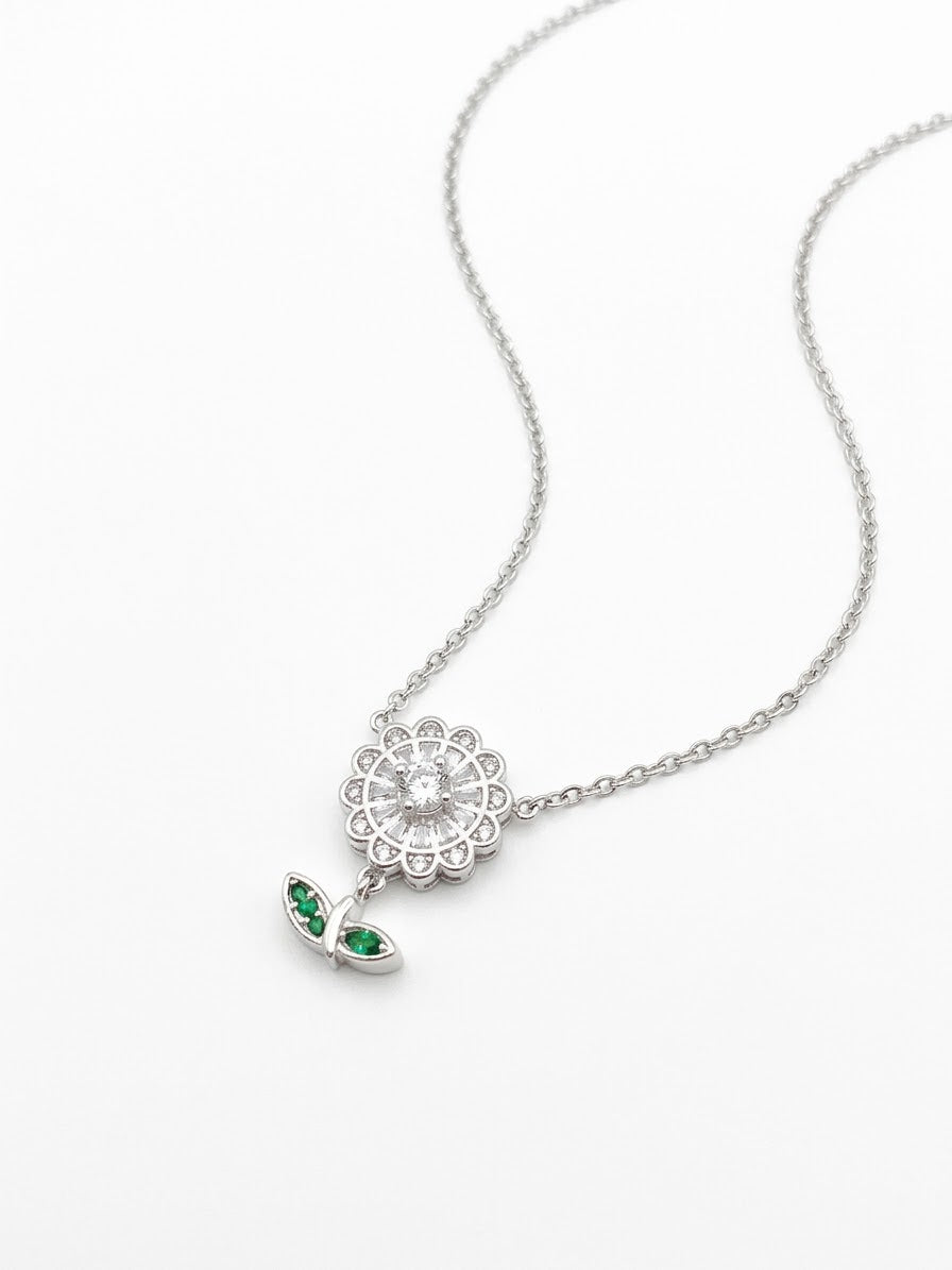 COLLAR DE PLATA FLOR