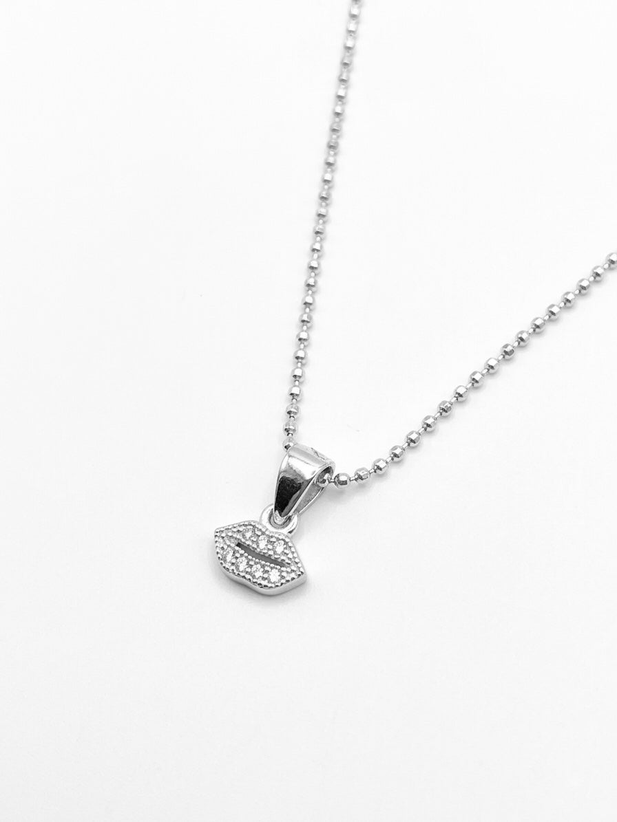 JUEGO DE PLATA COLLAR Y ARETE BESO